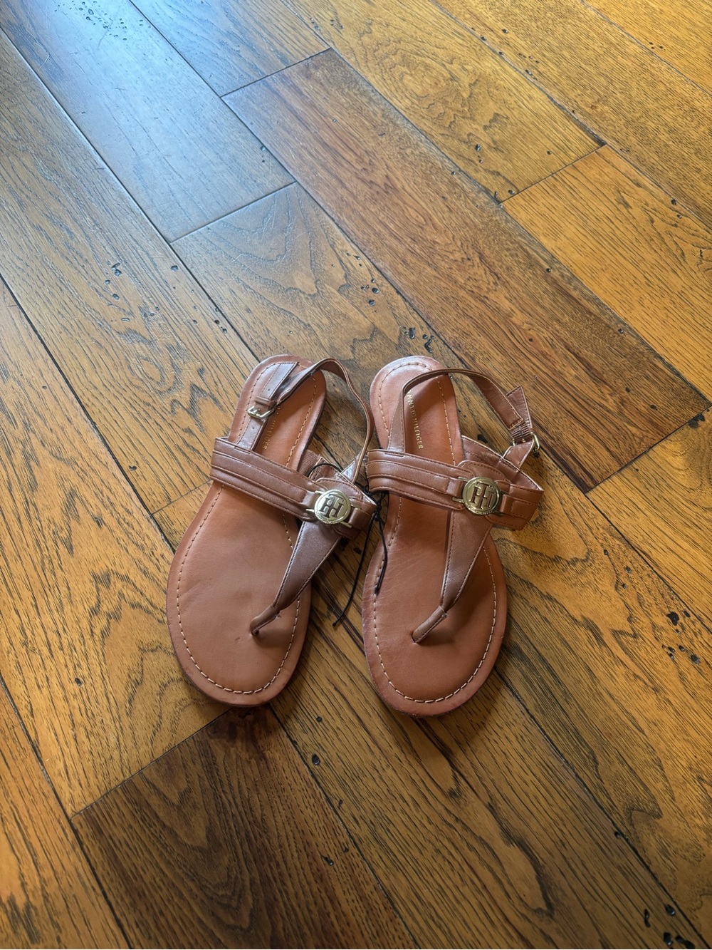 Tommy Hilfiger Women’s Tan Leather Thong Sandals with Gold Logo Accent Size 8